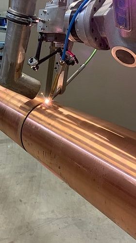 Kupferwelle mit einem Roboterlaser 8 mm tief verschweißt